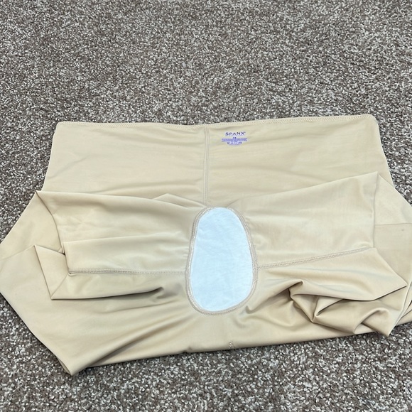 The Spanx 3X RN112121 Beige is a mid-thigh shapewear blend of nylon and spandex - Picture 10 of 10
